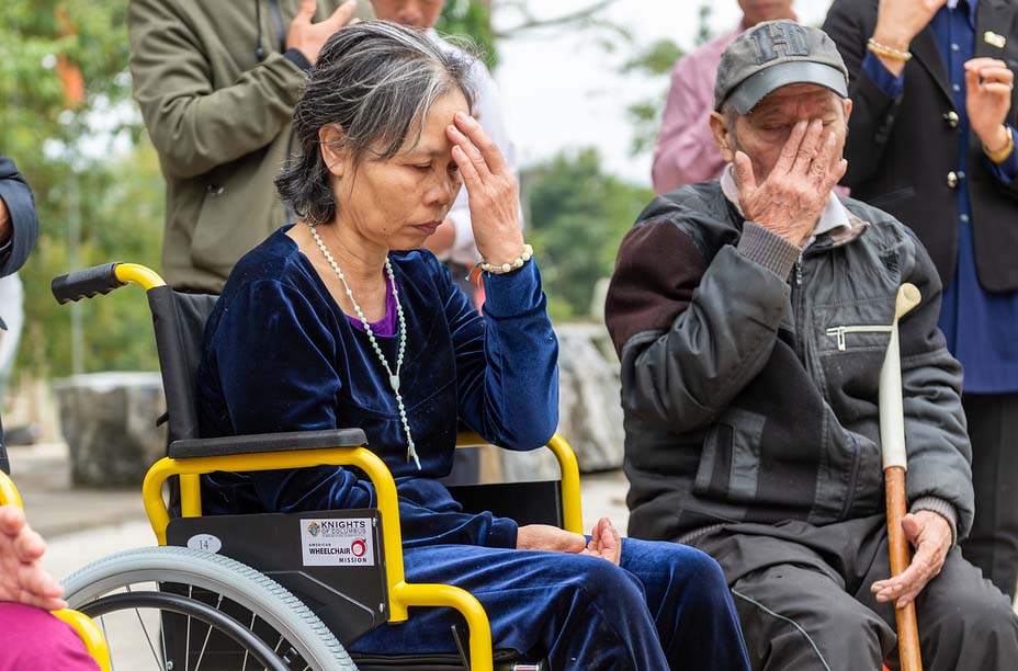 Caritas Việt Nam: Phóng Sự Cần Lắm Một Đôi Chân