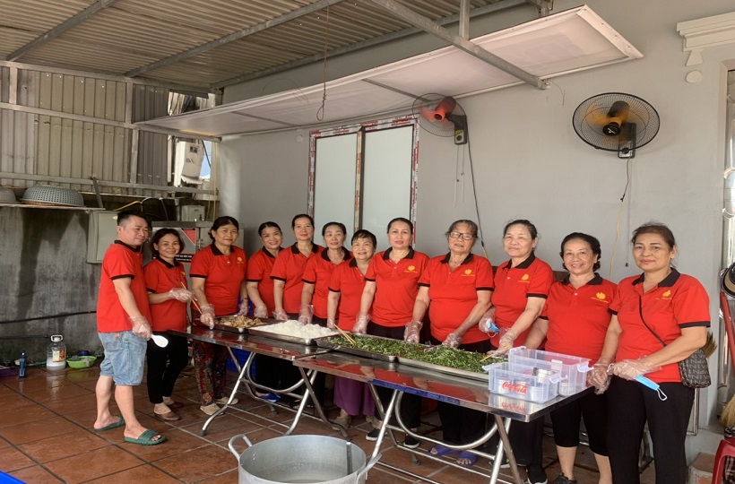 Caritas Hải Phòng: Các bếp cơm, cháo bác ái mừng lễ Thánh Mátta Quan thày