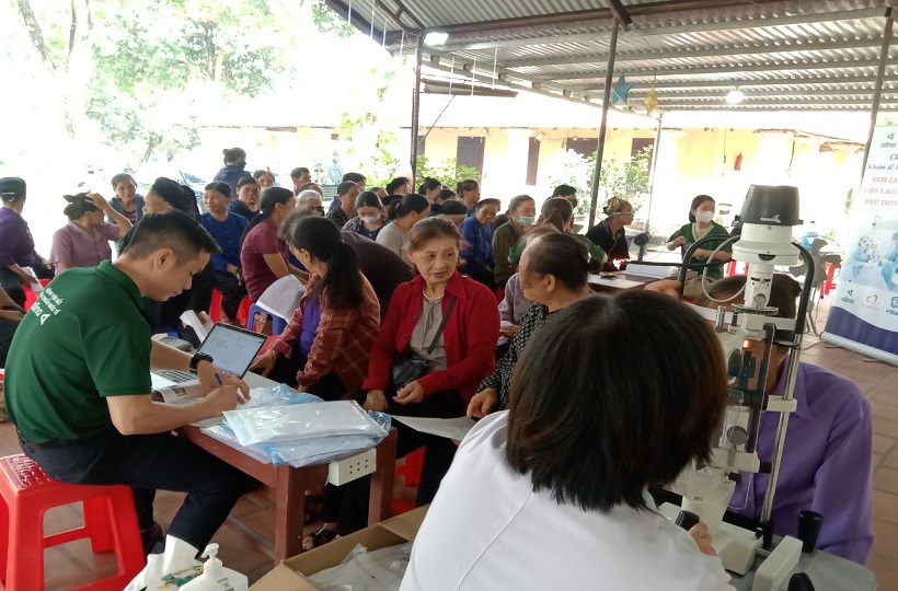 Caritas Lạng Sơn: Khám mắt sàng lọc cho người dân