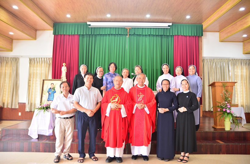 Caritas Việt Nam: Mừng Lễ Quan Thầy - Thánh Antôn Nguyễn Tiến Đích