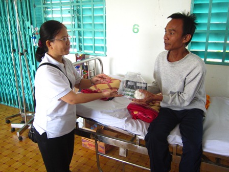 Caritas TGP. TPHCM chia sẻ niềm vui với bệnh nhân HIV/AIDS tại bệnh viện Nhân Ái