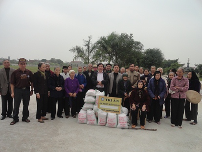 Người dân nghèo Giáo Phận Bùi Chu đón nhận niềm vui từ chương trình Trao Tặng Gạo