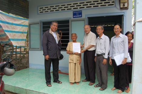 Caritas Việt Nam trao nhà cho các gia đình bị lốc xoáy ở Cờ Đỏ
