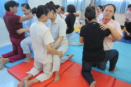Caritas Sài Gòn: Khai giảng khóa tập huấn Cộng tác viên phục hồi chức năng trẻ bại não