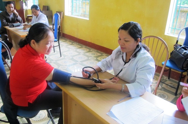 Caritas Hưng Hóa khám sức khỏe – phát thuốc miễn phí cho người dân xã Toàn Sơn – Hòa Bình