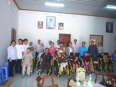 Trao tặng xe lăn tại Nha Trang
