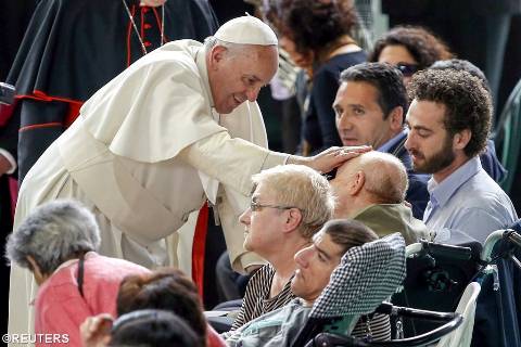 Pope Celebrates Mass at Roman Parish of 'Regina Pacis'
