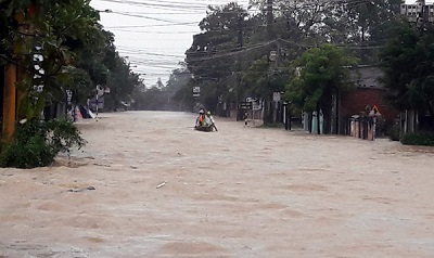 Miền Trung ngập, giao thông tê liệt sau bão Damrey