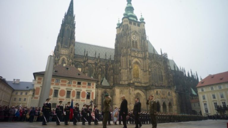 Giáo hội Séc phản đối kế hoạch đánh thuế của Cộng sản