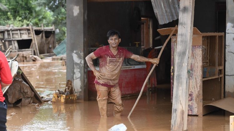 Lào: 50.000 USD cho nạn nhân lũ lụt