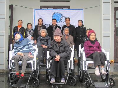 Caritas Hải Phòng tặng xe lăn cho người khuyết tật