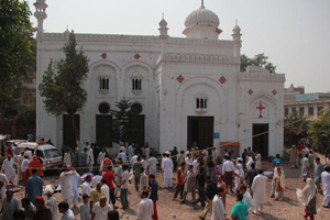 Tổ chức Caritas tại Pakistan tham gia cuộc biểu tình sau vụ đánh bom tự sát trong nhà thờ
