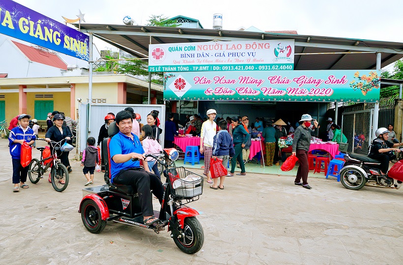 Caritas Ban Mê Thuột: Chia Sẻ Niềm Vui Giáng Sinh và Năm Mới