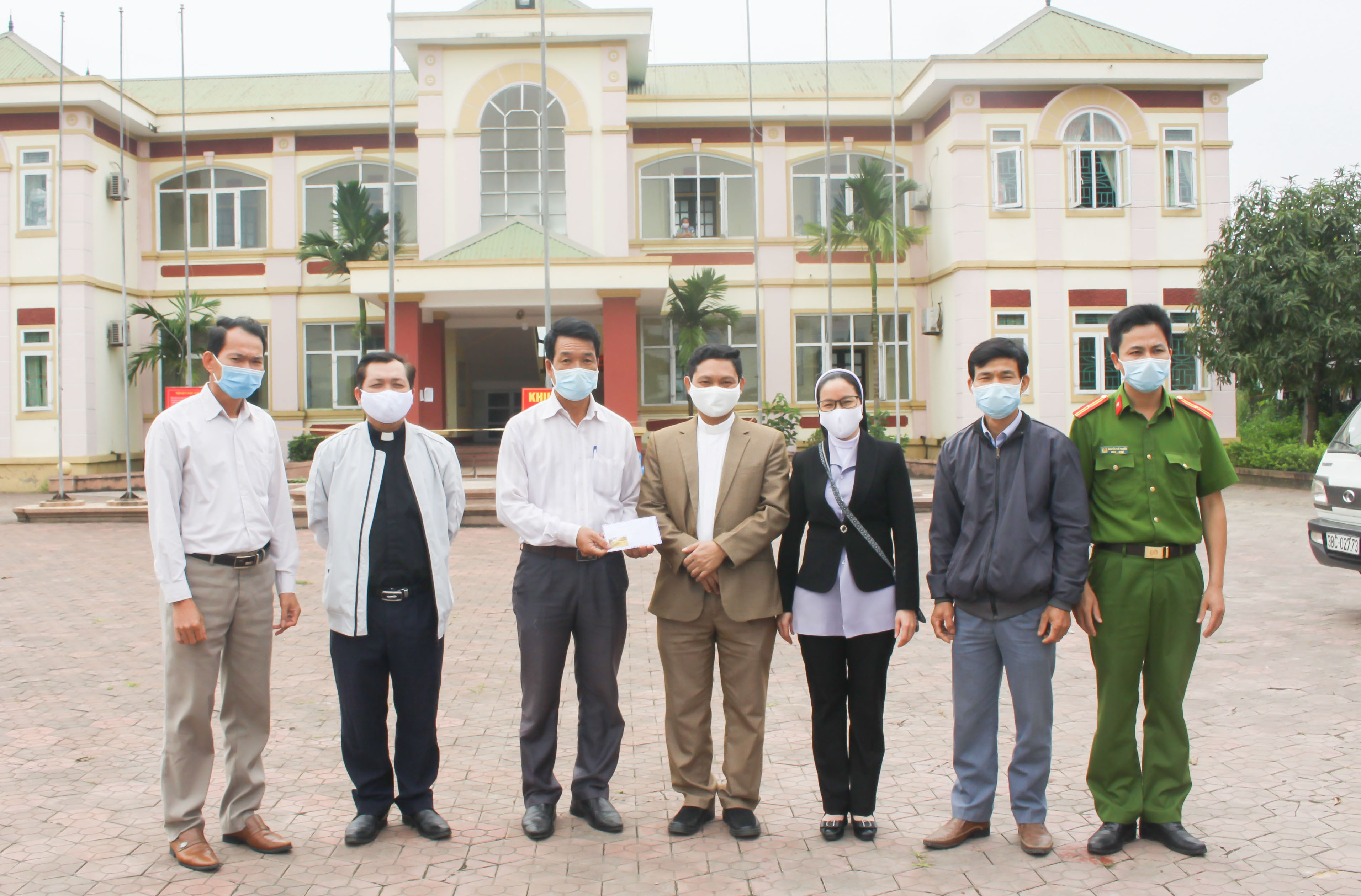 Caritas Hà Tĩnh: Thăm viếng và hỗ trợ công tác phòng chống dịch Covid-19