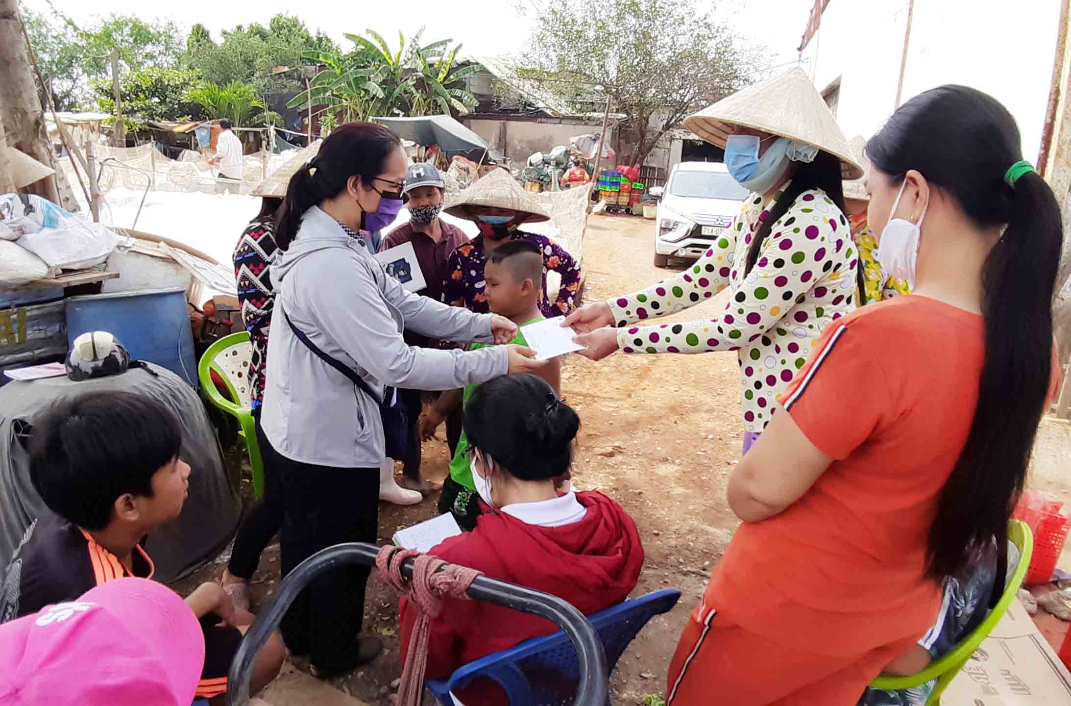 Caritas Sài Gòn: Thăm hỏi và tặng quà cho người nghèo trong mùa dịch Covid-19