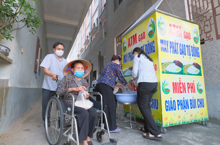 Caritas Bùi Chu: Khai trương cây ATM gạo