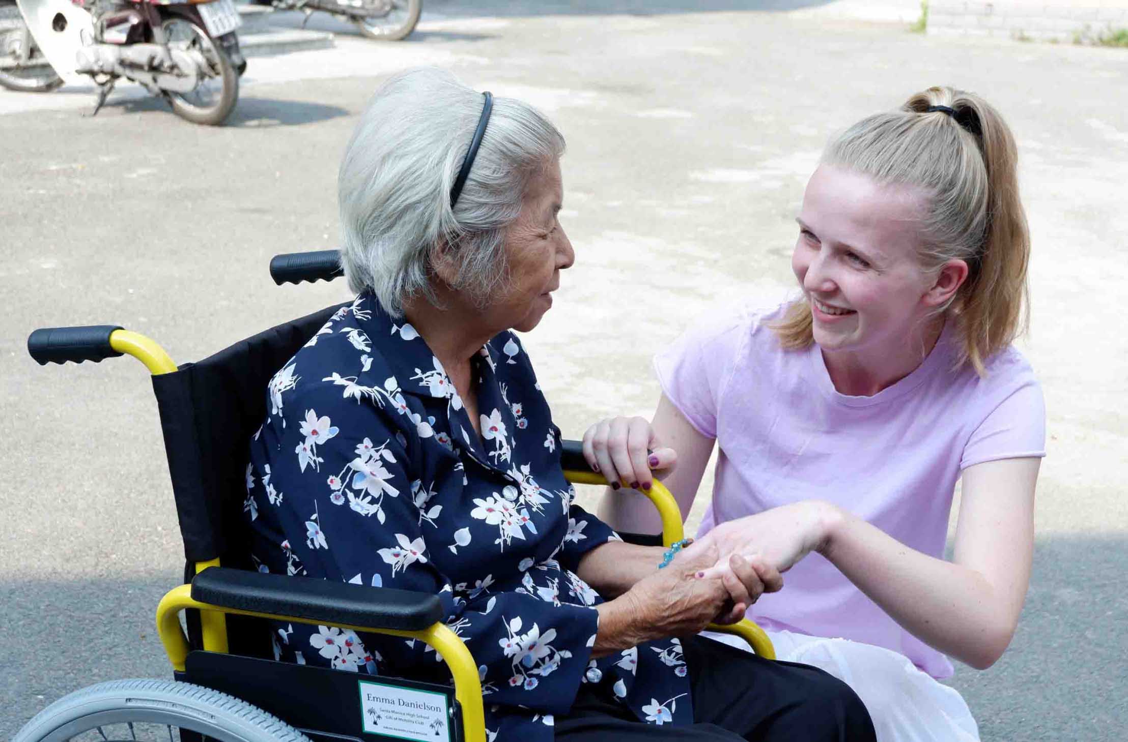 CARITAS-VIETNAM: TO DISTRIBUTE THE WHEELCHAIRS WITH LOVE