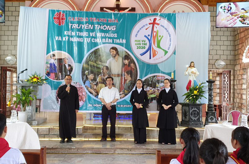 Caritas Thanh Hoá: Chia sẻ cùng các bạn trẻ tại Giáo xứ Đông Yên - Ngạc Nhiên và Hy Vọng
