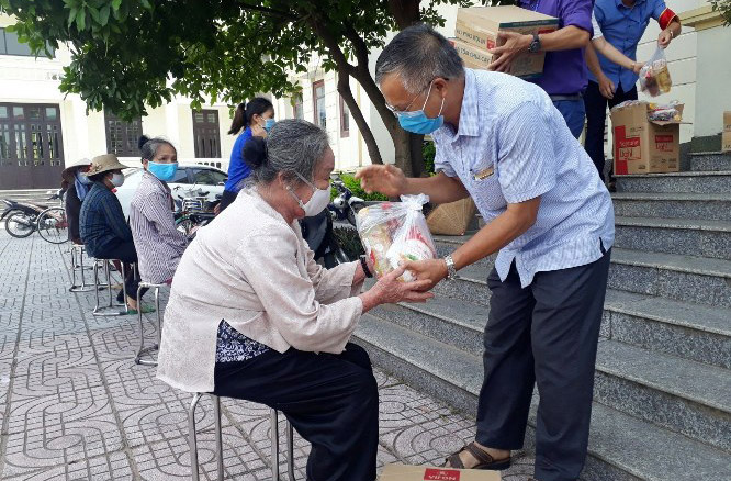 Caritas Hải Phòng: Ngày thứ tư trong “Chương trình giúp đỡ người khó khăn vì Covid-19 tại thành phố Hải Dương”