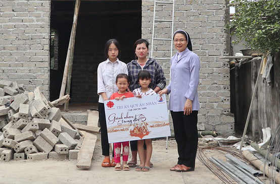 Caritas Vinh: Trao gửi yêu thương từ Chương trình “Gánh Nhau Trong Đời”