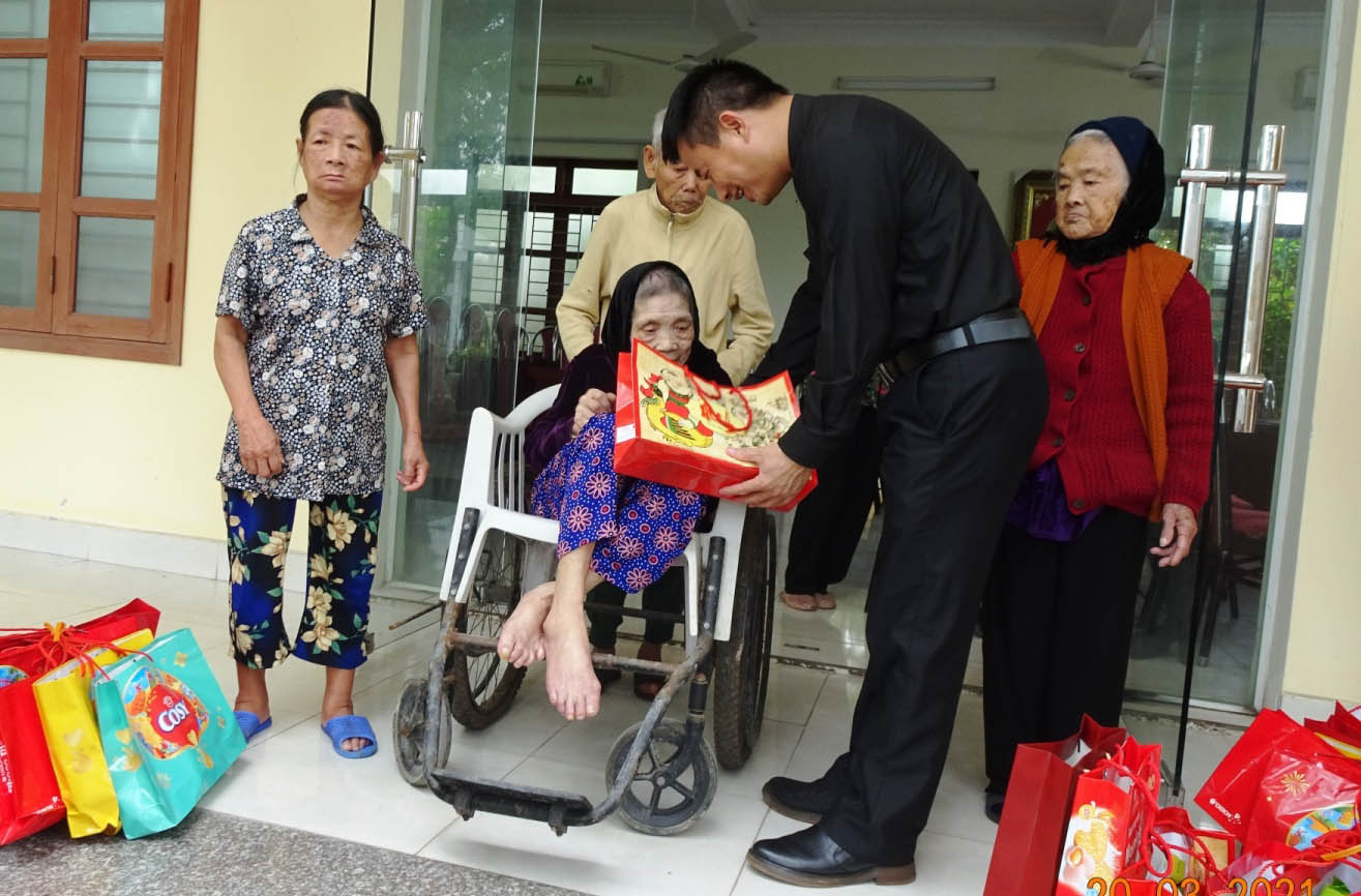 Caritas Hải Phòng: Tình bác ái mùa Chay với các cụ già neo đơn nơi Viện dưỡng lão