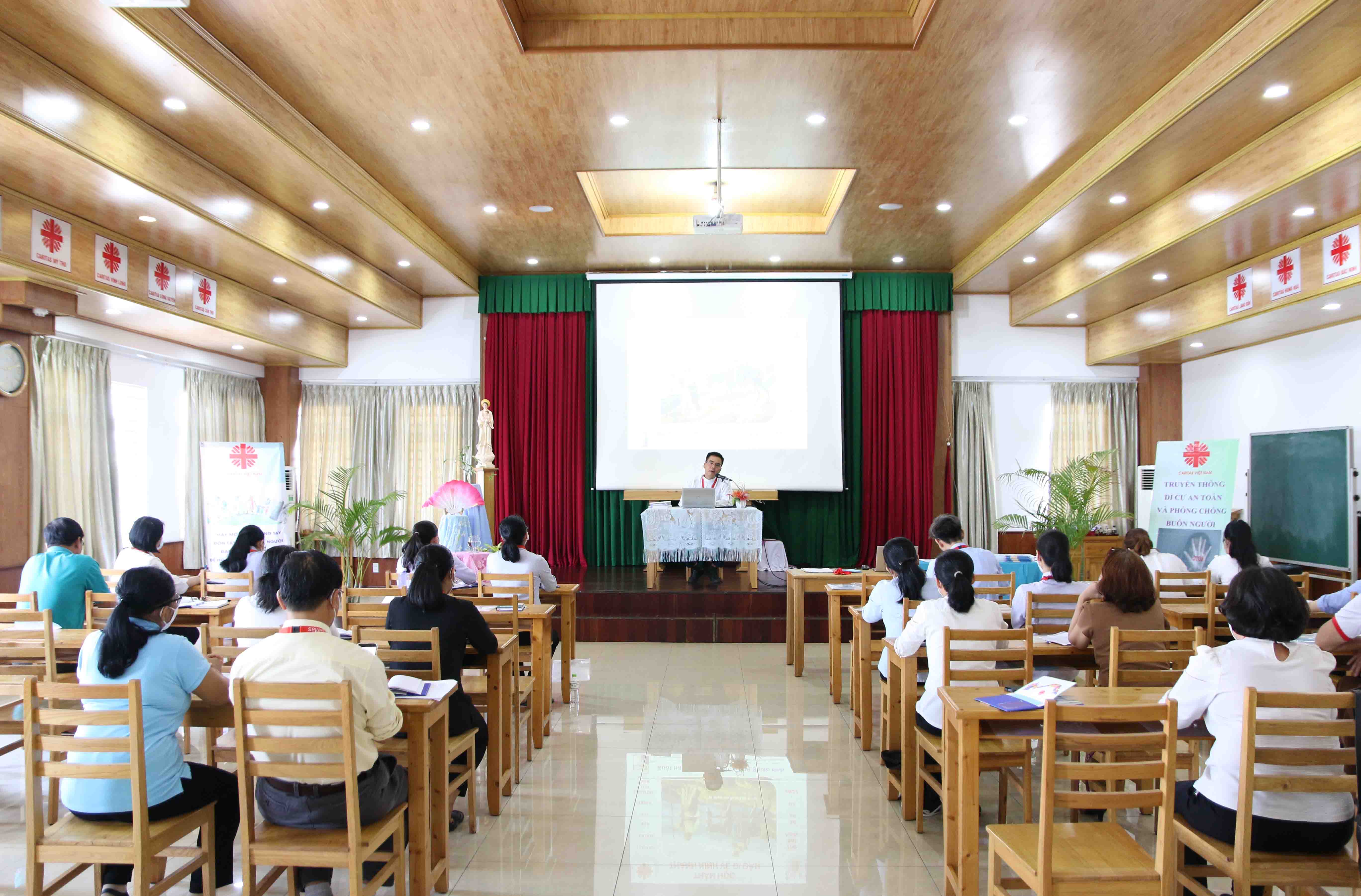 Caritas Việt Nam: Khai mạc Khóa tập huấn “Kiến thức và kỹ năng truyền thông phòng chống buôn người”