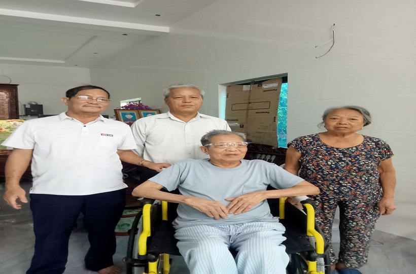 Caritas Hà Tĩnh: Trao Xe Lăn Cho Người Khuyết Tật