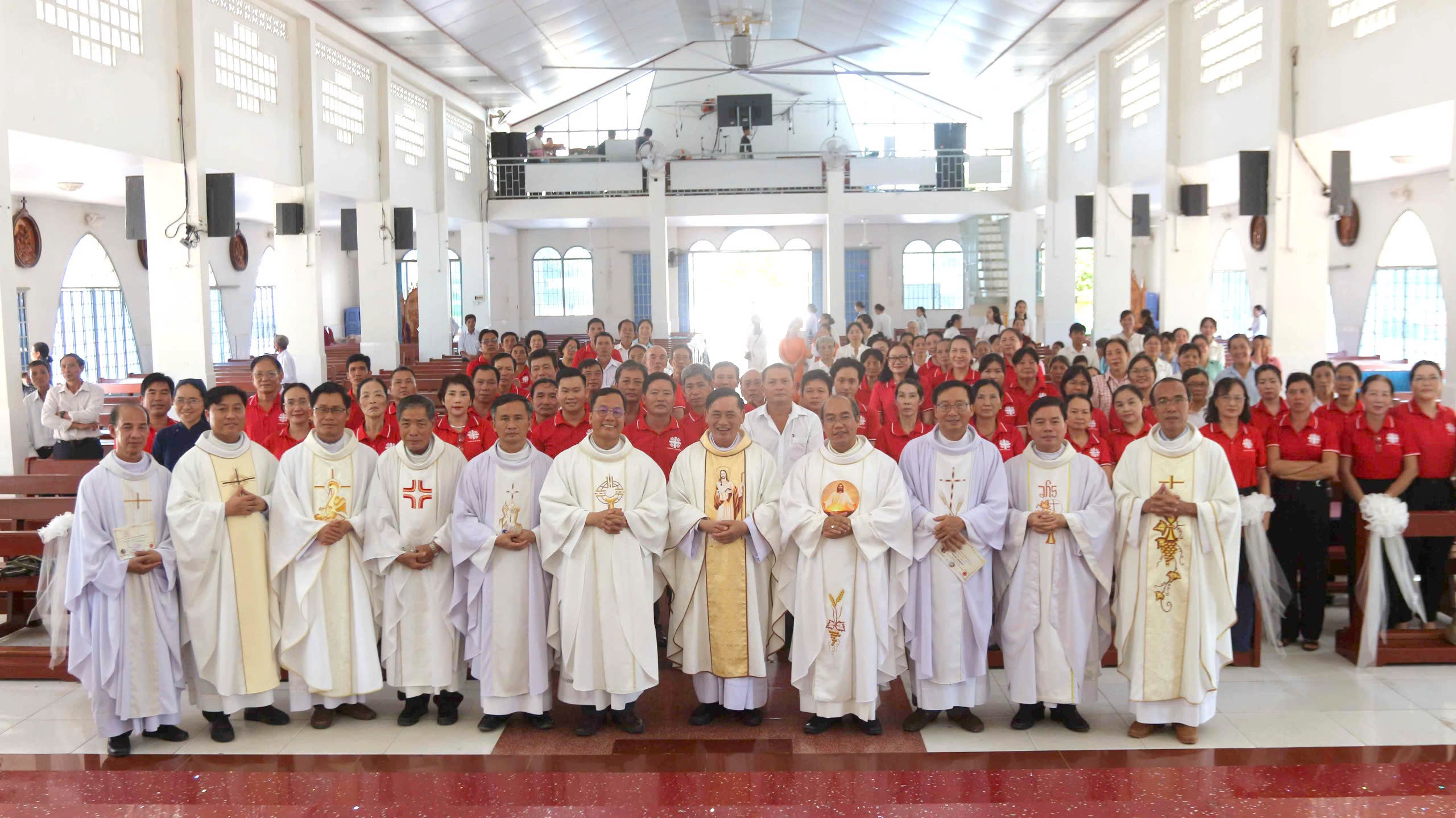 Caritas Long Xuyên: Mừng Lễ Quan Thầy và Kết Nạp Hội Viên Caritas 