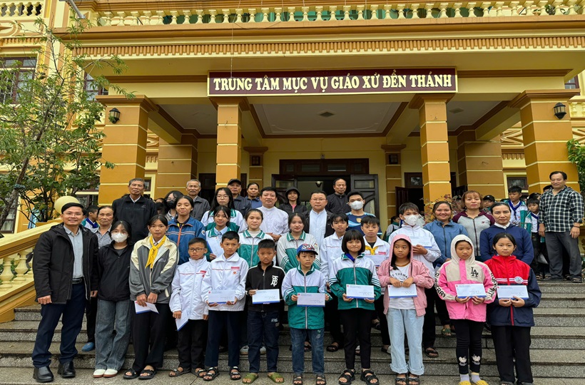 Caritas Bùi Chu: Trao Học Bổng Cho Các Em Học Sinh, Sinh Viên Năm 2024