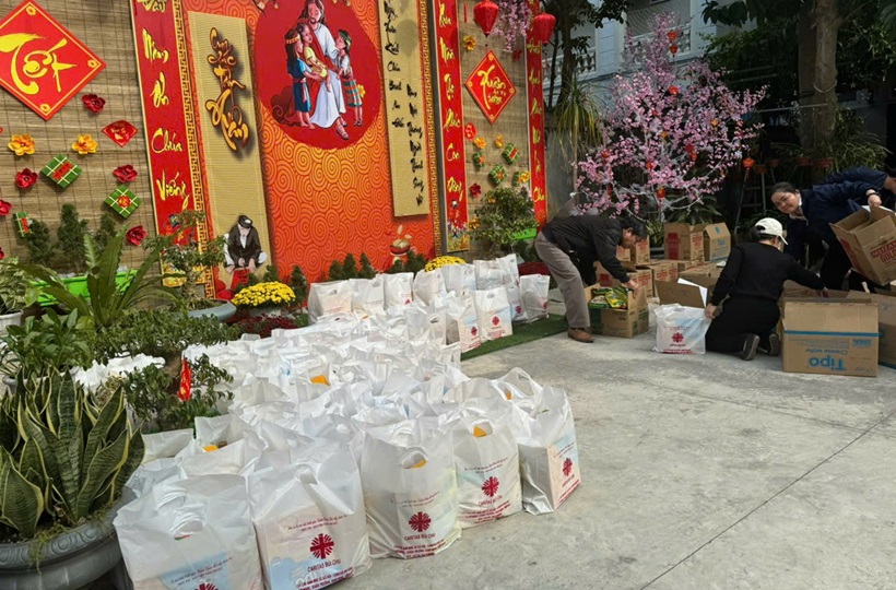 Caritas Bùi Chu: Trao quà Tết yêu thương lan tỏa đến những mảnh đời khó khăn