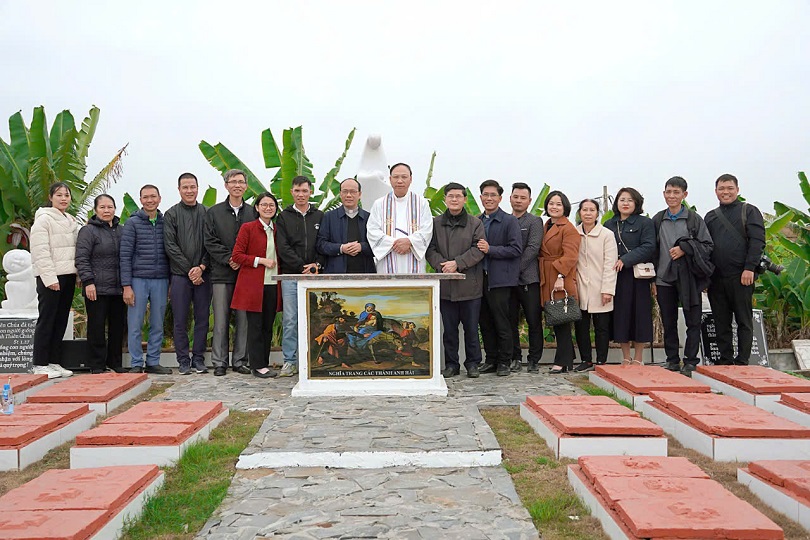 Thánh lễ an táng các thai nhi lần đầu tiên tại Nghĩa trang Các Thánh Anh Hài