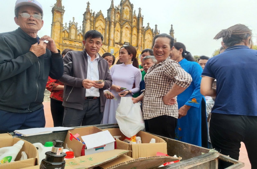 Hội Người Khuyết Tật Giáo Hạt Báo Đáp Bán Hàng Gây Quỹ Mùa Chay