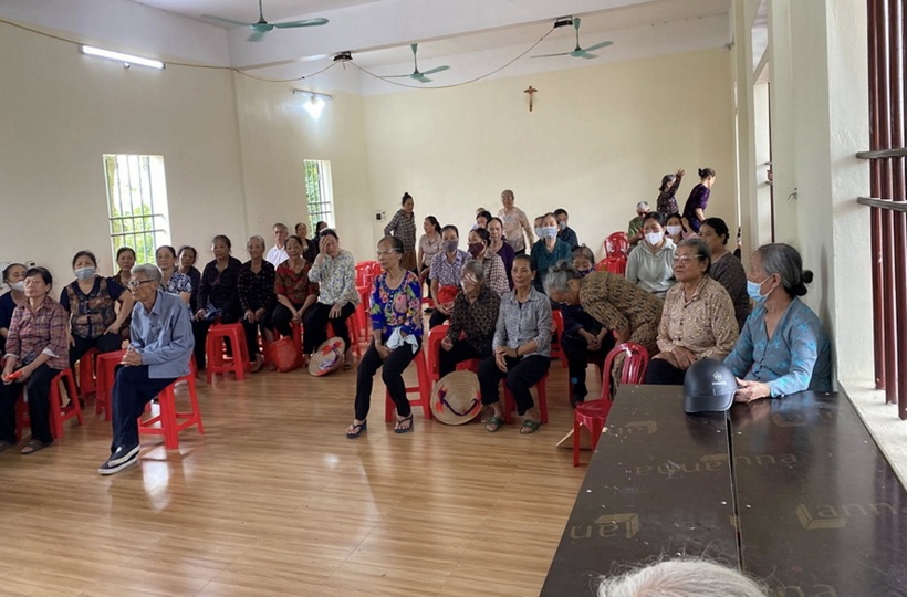 Một ngày sáng mắt, trao nhau niềm vui