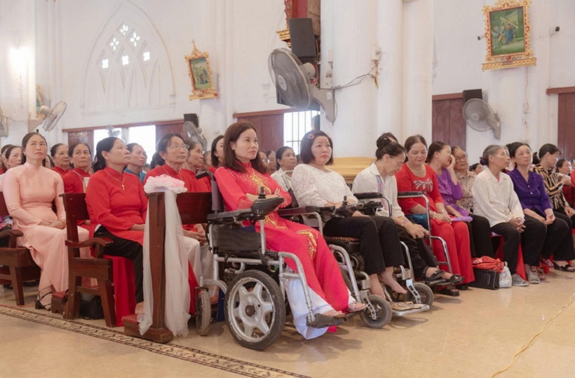 Niềm tin nơi những bước chân khập khiễng