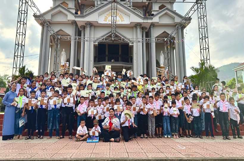 Caritas Hưng Hóa: Truyền thông về Di cư an toàn và Phòng chống buôn bán người cho Thiếu nhi giáo xứ Ro Lục
