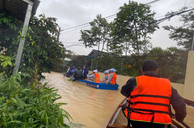 Caritas TGP. Huế – Hành trình vượt lũ cứu trợ khẩn cấp người dân thành phố Huế
