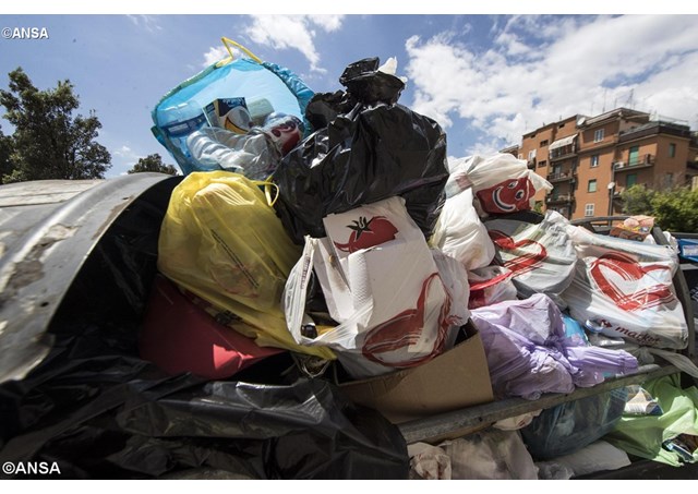 Cảnh báo: Hàng tỷ tấn rác rưởi bằng nhựa plastic bị thải ra thiên nhiên