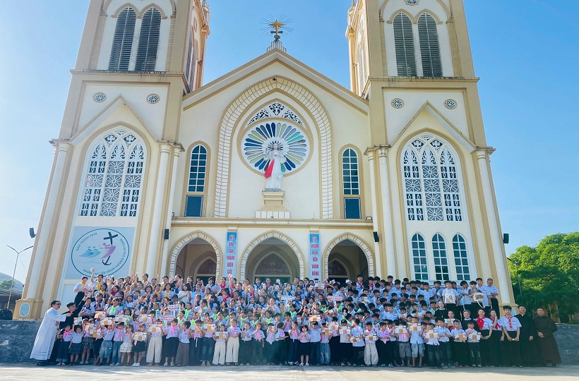 Caritas Hà Tĩnh - Truyền Thông Về Di Cư An Toàn Tại Giáo Xứ Đá Nện
