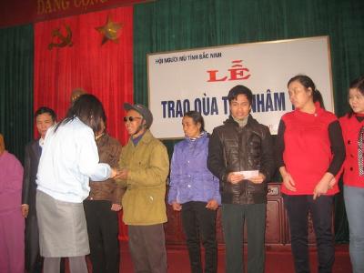 Caritas Bắc Ninh trao học bổng cho trẻ khiếm thị và tăng quà tết cho 40 người khiếm thị tại Thành phố Bắc Ninh