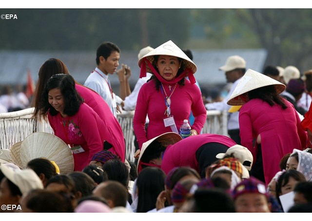 Các tín hữu Đông Nam Á dự lễ Đức Giáo hoàng ở Myanmar