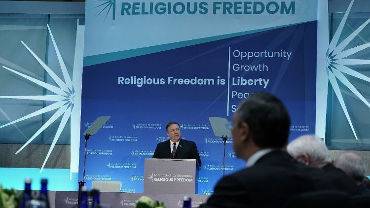 Phỏng vấn ngoại trưởng Hoa Kỳ Mike Pompeo về tự do tôn giáo
