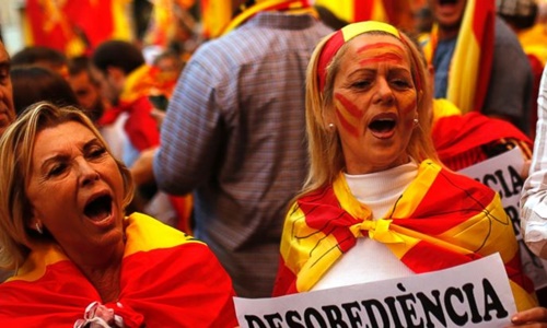 Biểu tình rầm rộ ở Barcelona phản đối Catalonia tuyên bố độc lập