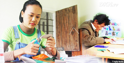 Cô gái xứ Nghệ bỏ mức lương 15 triệu, về quê hương tạo công việc cho người khuyết tật
