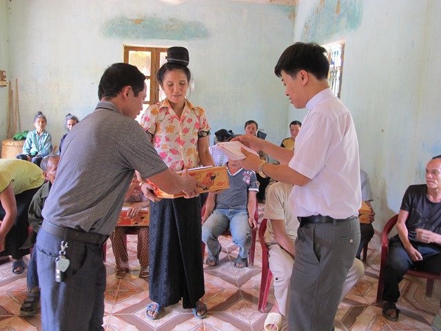 Caritas Hưng Hoá, thăm và tặng quà bệnh nhân phong tại Điện Biên