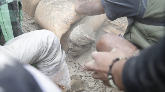 Động đất mạnh ở Nepal, hơn 870 người chết