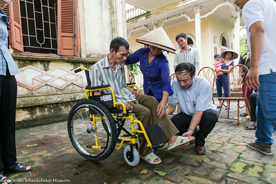 Xe lăn tình thương, đong đầy hạnh phúc
