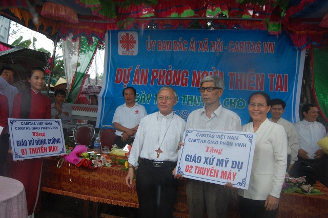 Caritas Việt Nam tặng thuyền cho các Giáo xứ tại Thọ Ninh – Giáo phận Vinh