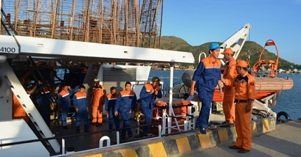 49 ngư dân Quảng Nam trôi dạt trên biển được đưa về bờ an toàn