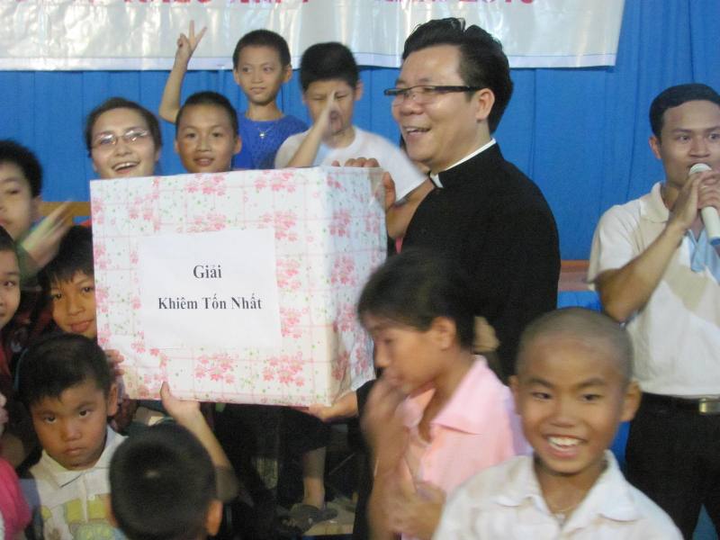 Caritas Hải Phòng tổ chức ngày Quốc tế thiếu nhi 01.06.2013 cho trẻ em nghèo