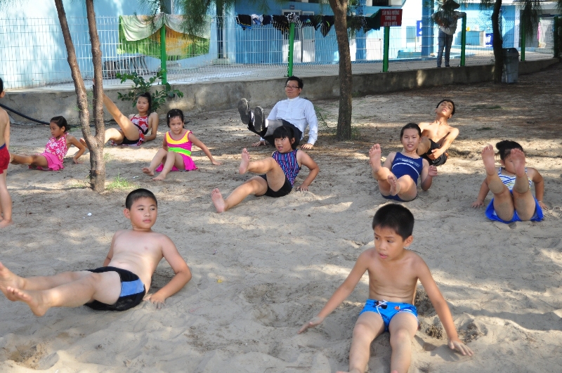 Caritas Hải Phòng phối hợp tổ chức khóa “Dạy bơi cho trẻ em tại vùng nước mở”